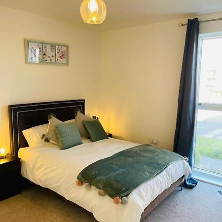 Deluxe 2-Bedroom Home Away Erith ภายนอก รูปภาพ