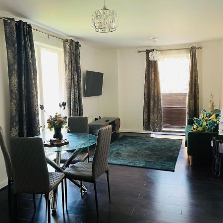 Deluxe 2-Bedroom Home Away Erith ภายนอก รูปภาพ