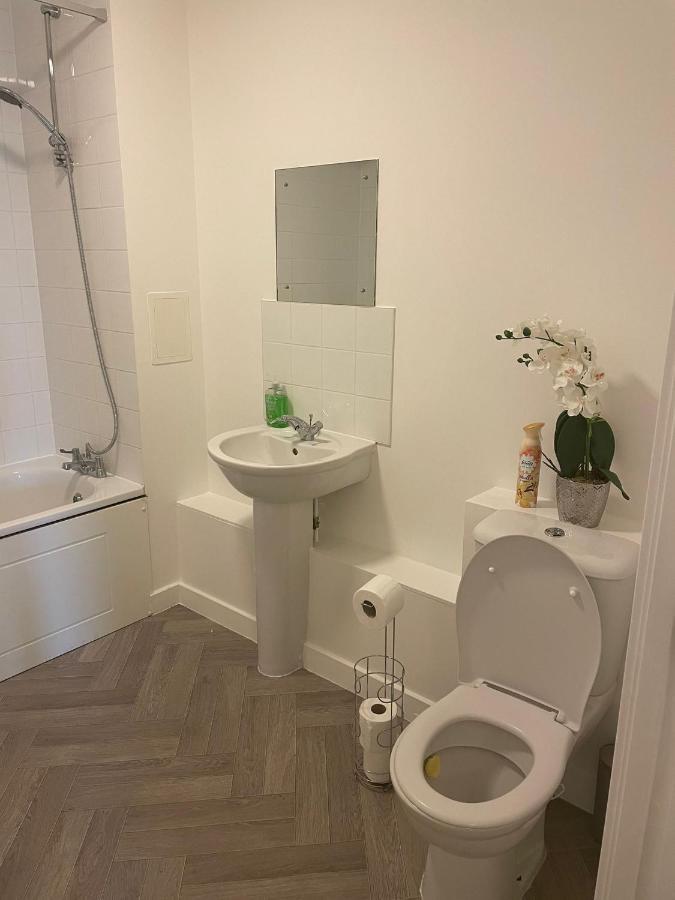 Deluxe 2-Bedroom Home Away Erith ภายนอก รูปภาพ