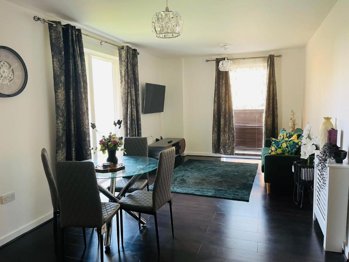 Deluxe 2-Bedroom Home Away Erith ภายนอก รูปภาพ